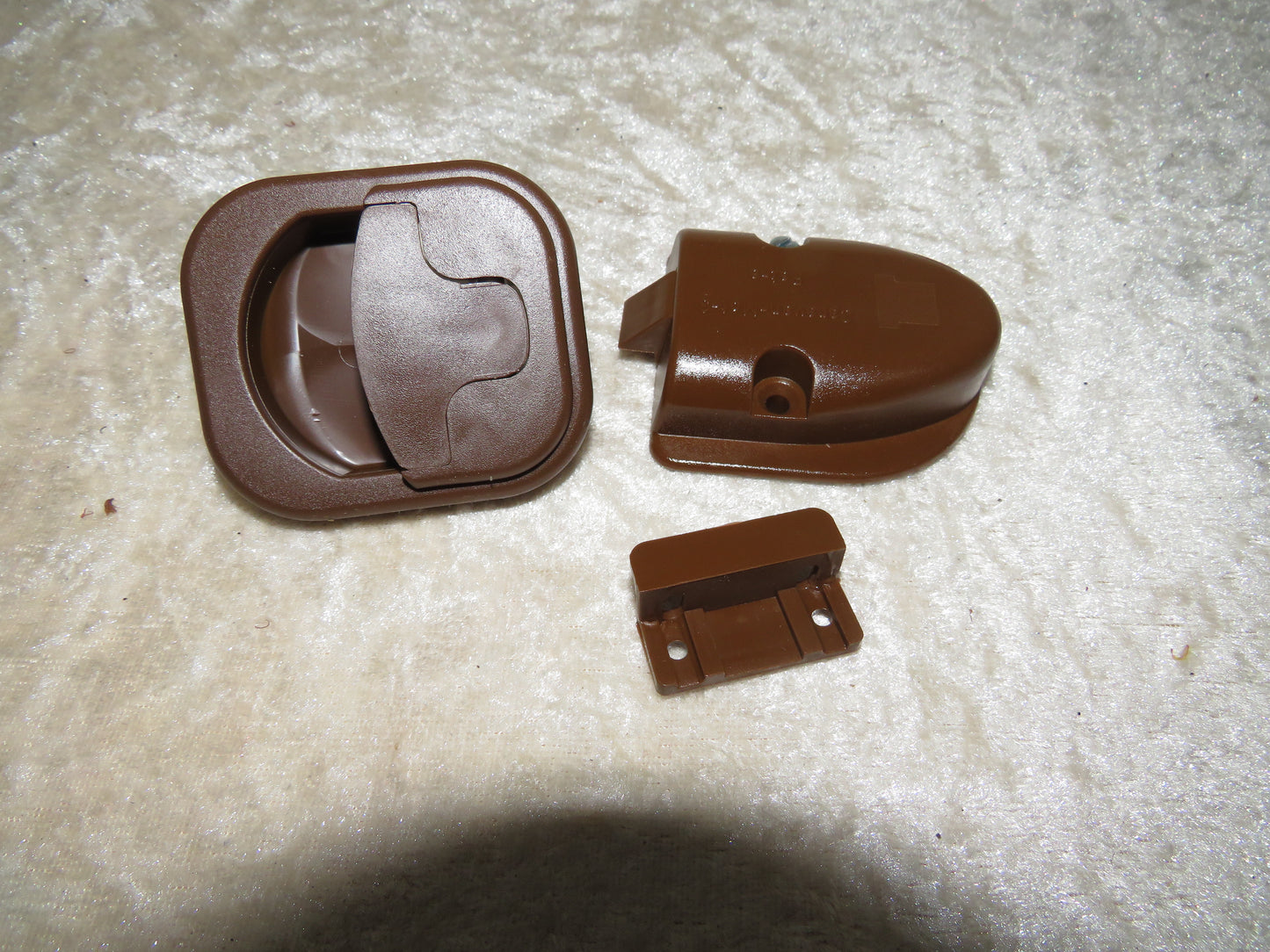 Möbelschnappschloss Caravan braun