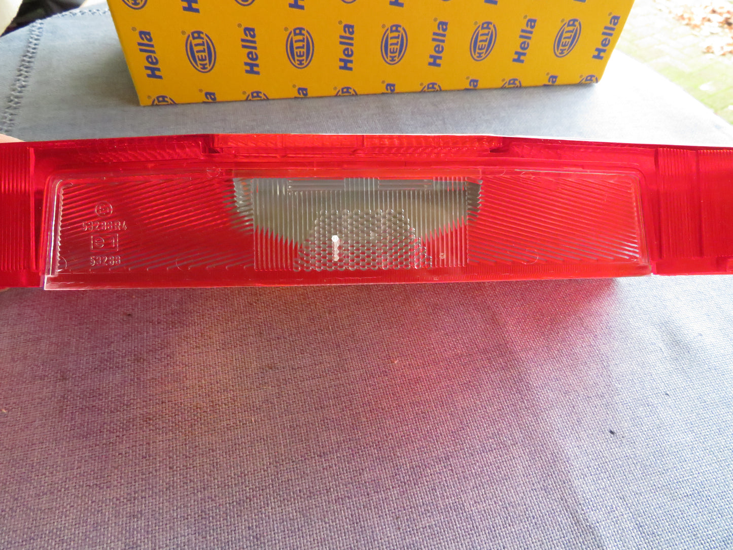 Rückleuchtenkappe links – Restbestand für Wohnwagen & Anhänger (ca. 90er Jahre)